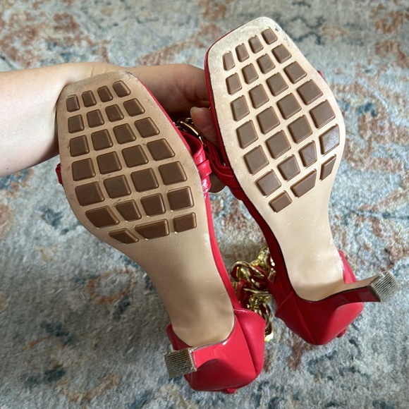 Shoe Dazzle Red High Heels Sandals Size 6,5 Golden Chunky Chains Square Toe - Picture 8 of 10